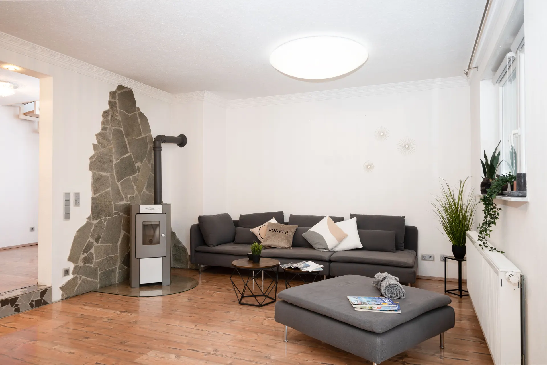 Worauf warten? Einziehen und Wohlfühlen! Modernes Einfamilienhaus mit Einliegerwohnung in Waghäusel – Bild 1 von 33