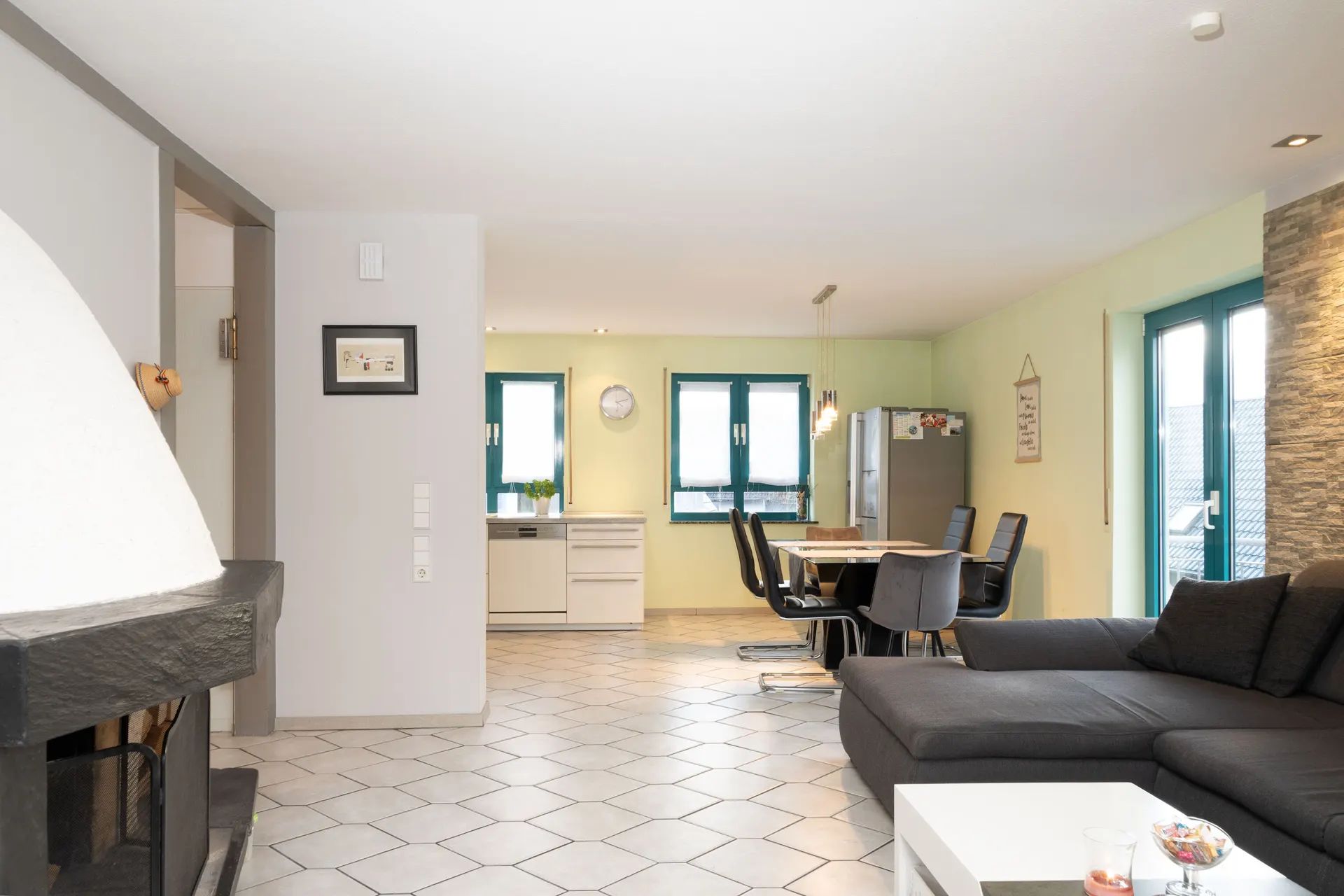 Platz für drei Generationen! - modernes Wohnhaus mit zwei Stellplätzen in Rheinstetten – Bild 1 von 27