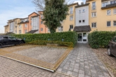 Stellplätze und Hauseingang - Ihr gemütliches Wohnparadies über 2 Etagen mit Balkon in Rheinstetten. Einziehen und wohlfühlen!