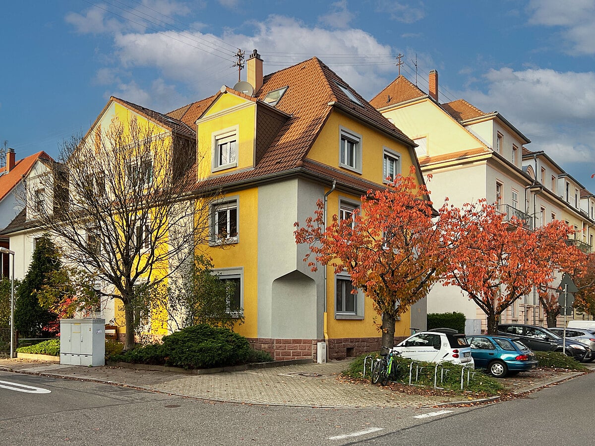 Ihr neues Zuhause? Gepflegte 3-Zimmer-Wohnung in Karlsruhe-Weiherfeld - Straßenansicht