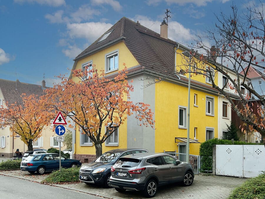 Ihr neues Zuhause? Gepflegte 3-Zimmer-Wohnung in Karlsruhe-Weiherfeld - Straßenansicht