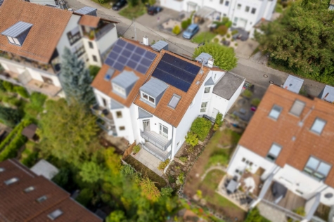 Ihr neues Zuhause: modernes Reihenhaus mit PV-Anlage, Einliegerwohnung, Terrasse & 2 Balkonen, 76228 Karlsruhe, Einfamilienhaus