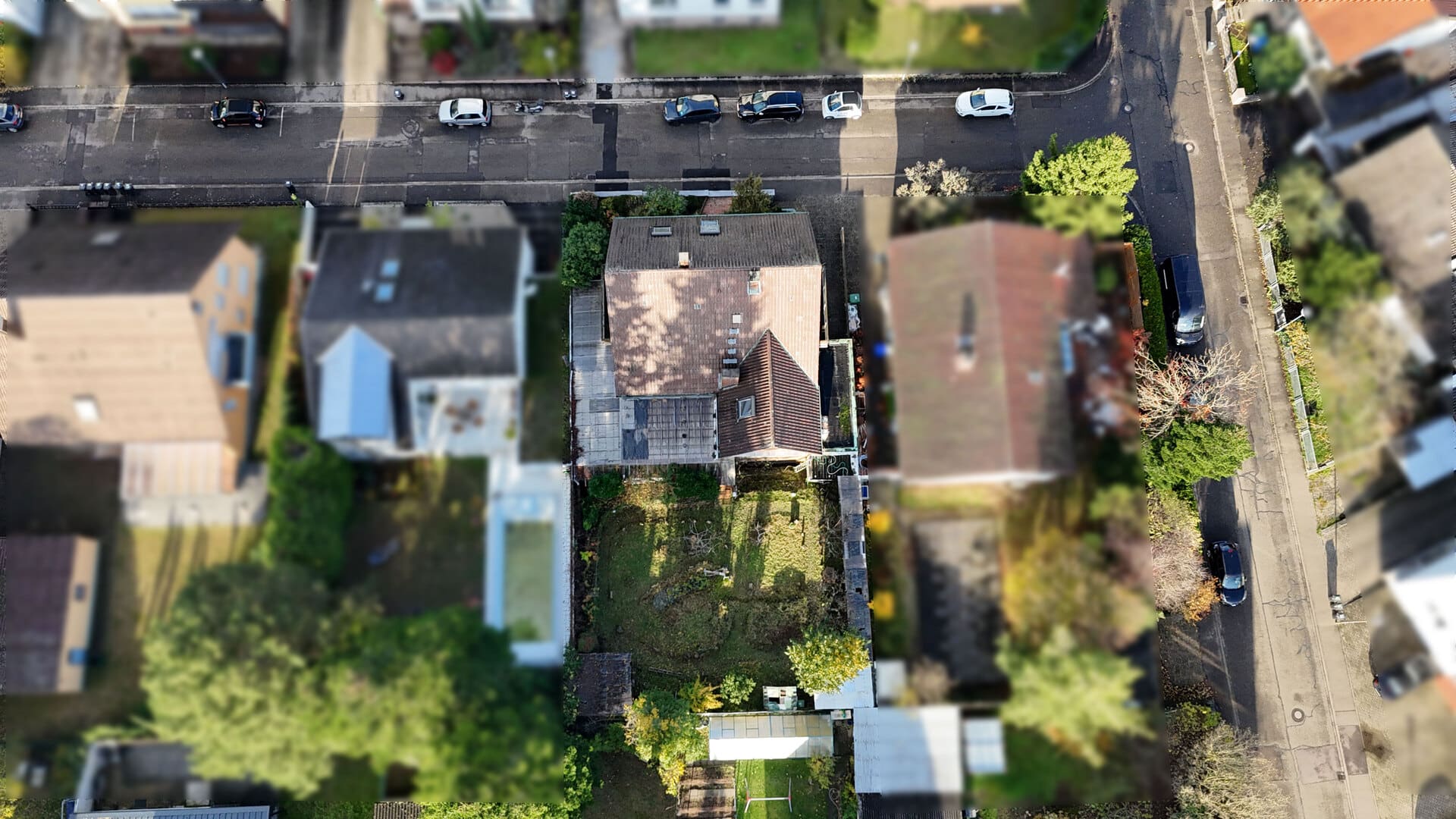 Ihr neues Zuhause? Großzügiges freistehendes Wohnhaus auf großem Grundstück in Ettlingen - Luftansicht