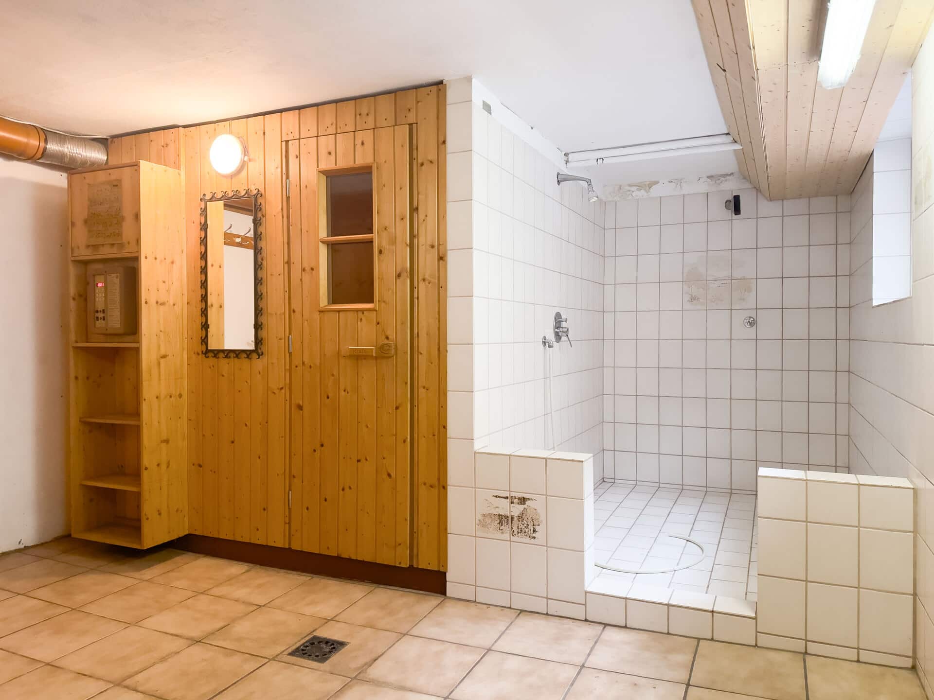 Ihr neues Zuhause? Großzügiges freistehendes Wohnhaus auf großem Grundstück in Ettlingen - Sauna