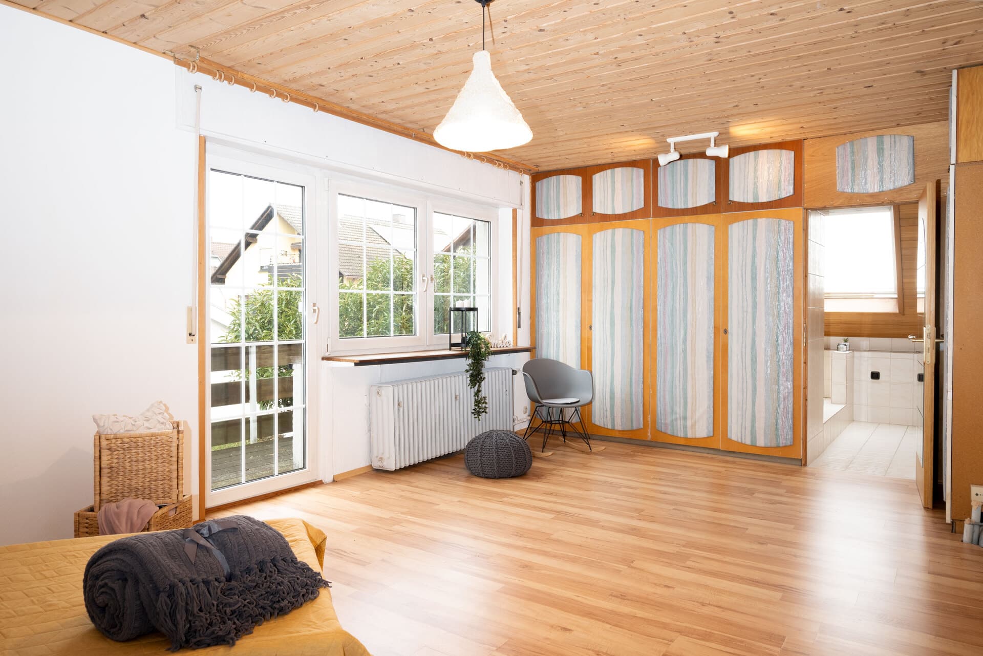 Ihr neues Zuhause? Großzügiges freistehendes Wohnhaus auf großem Grundstück in Ettlingen - Schlafzimmer II