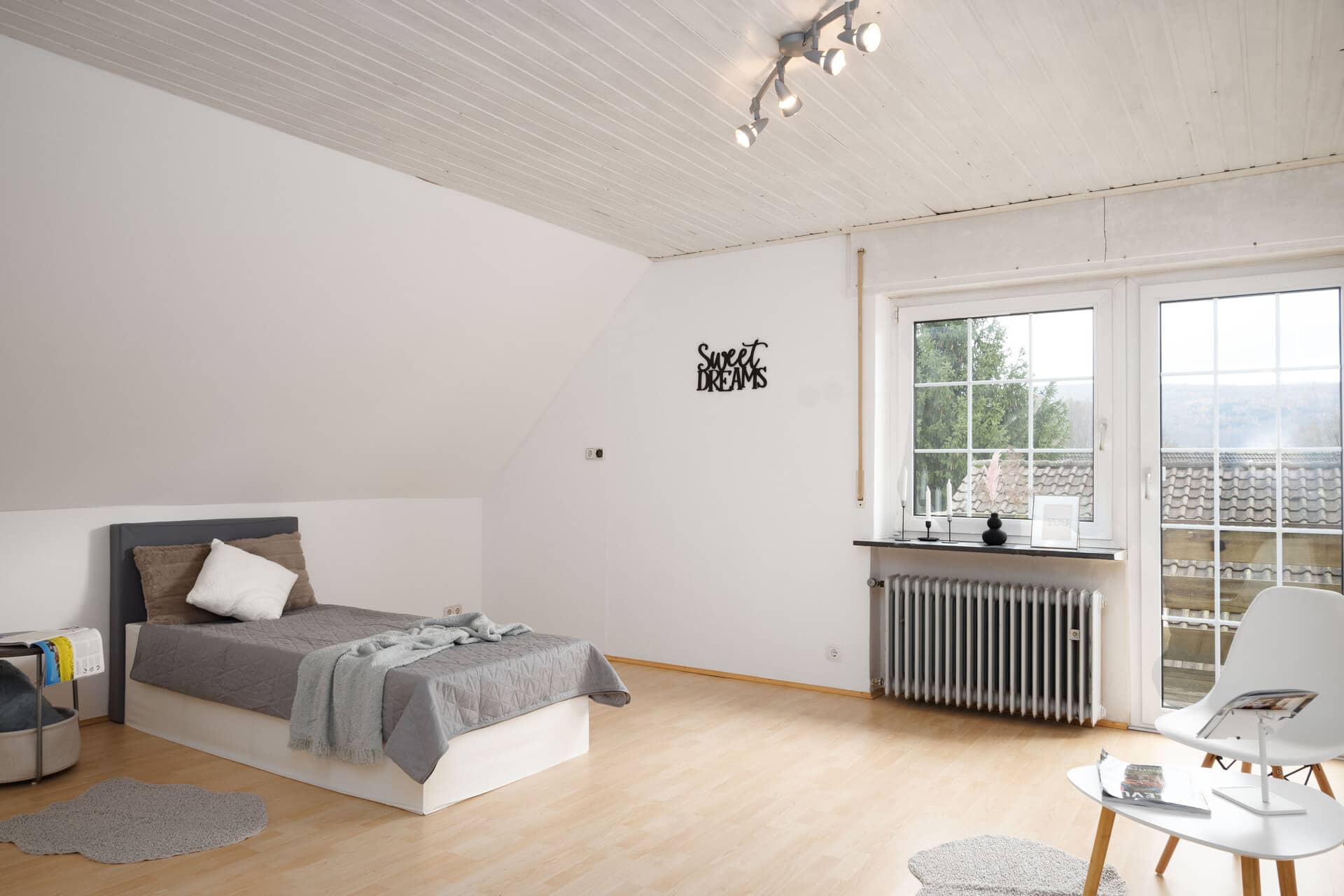 Ihr neues Zuhause? Großzügiges freistehendes Wohnhaus auf großem Grundstück in Ettlingen - Schlafzimmer I