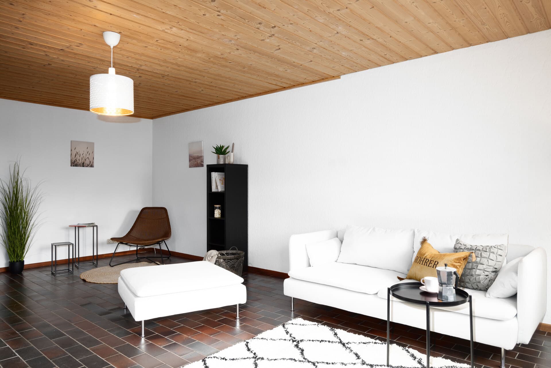 Ihr neues Zuhause? Großzügiges freistehendes Wohnhaus auf großem Grundstück in Ettlingen - Wohnzimmer